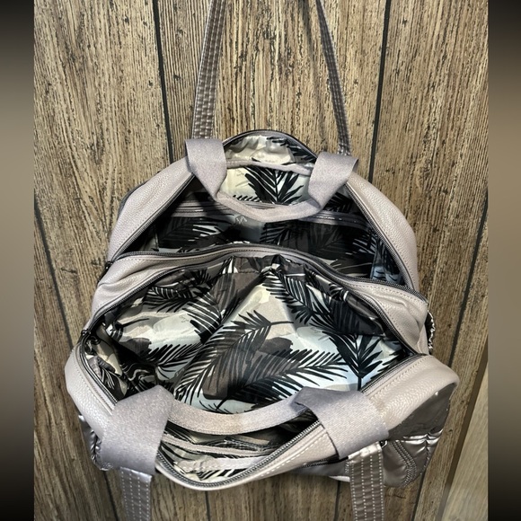 Lug Overnight Bag with Classic VL Accents - Aviator - Picture 5 of 8